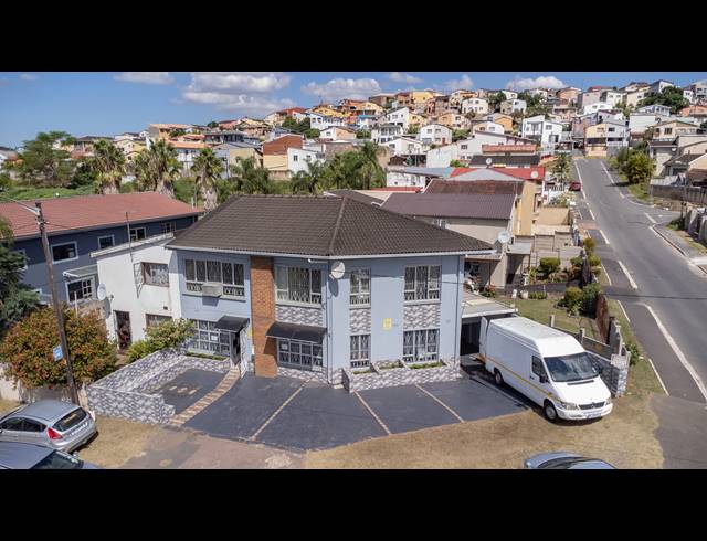 190M² BUILDING FOR SALE IN ARENA PARK